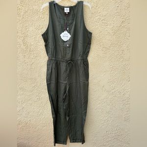 Women’s jumpsuit knox rose color olive green NWT